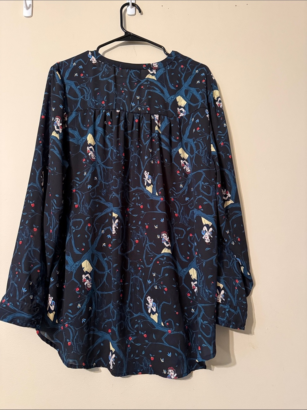 torrid Disney Black Floral Vine V-Neck Long-Sleeve Tunic-Snow White - Picture 5 of 5